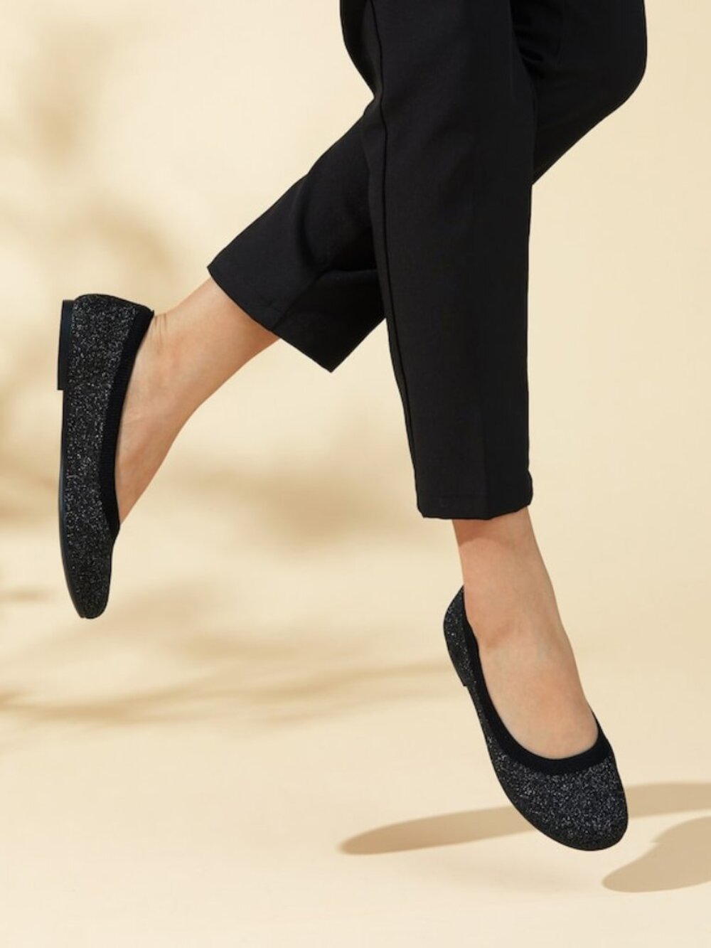 Vivaia Claire Round-Toe Flat in Metallic Black Size 8.5